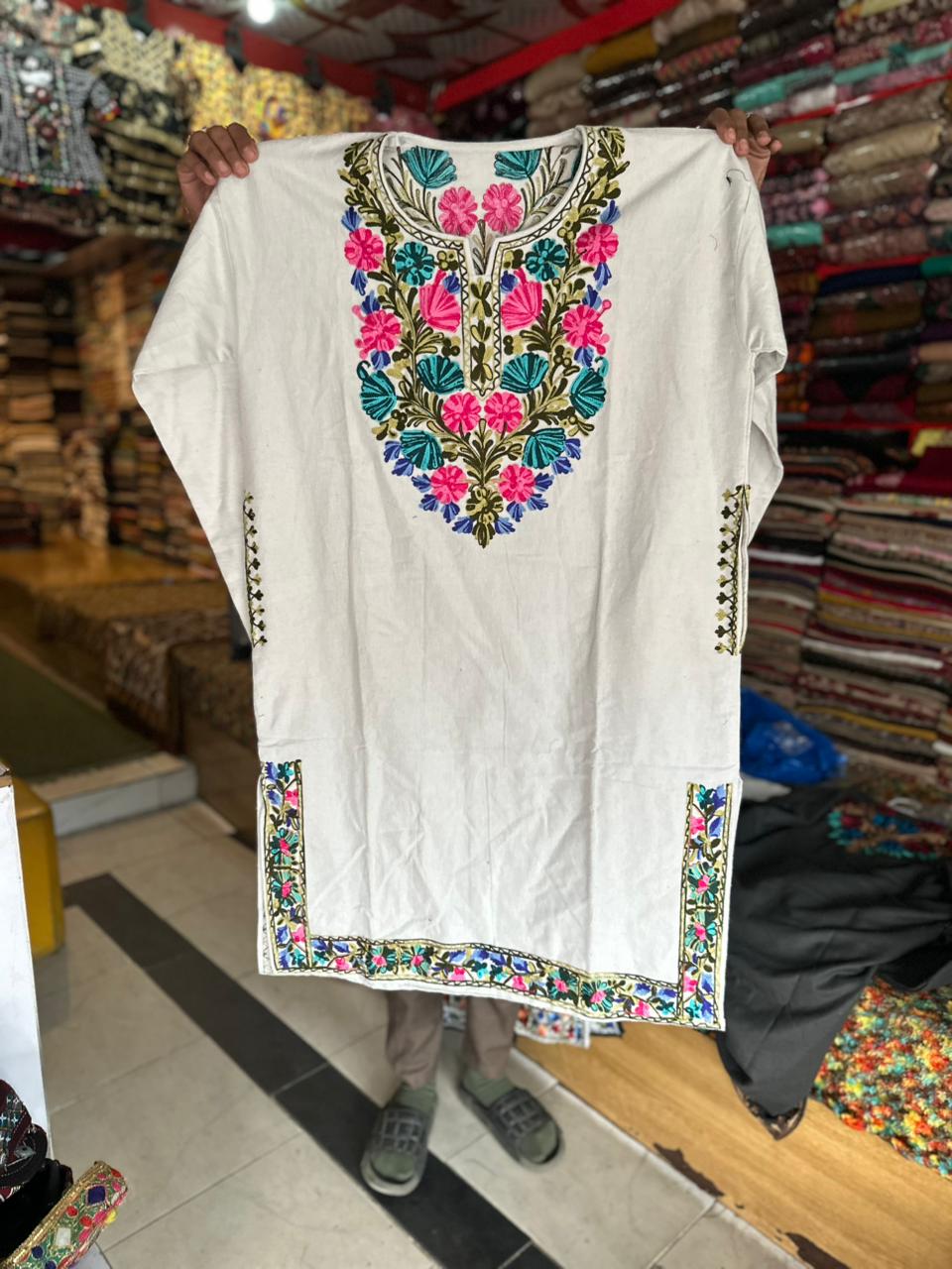 Kashmiri ferren ,Traditional dress