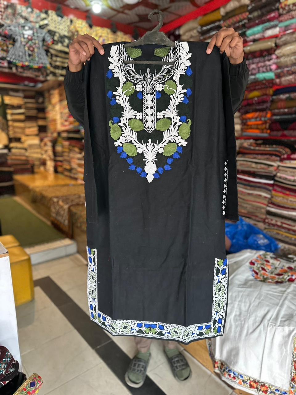 Kashmiri ferren ,Traditional dress